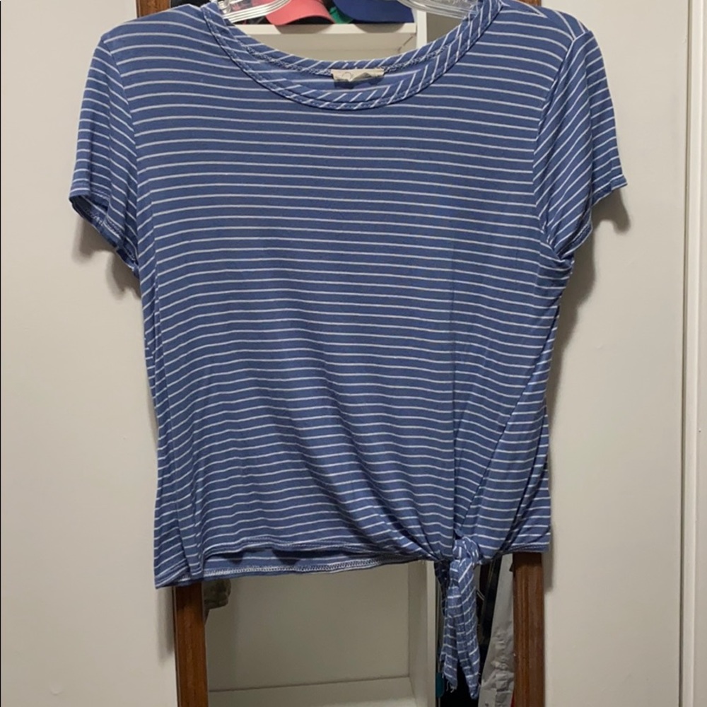 Cropped & Knotted Tshirt
